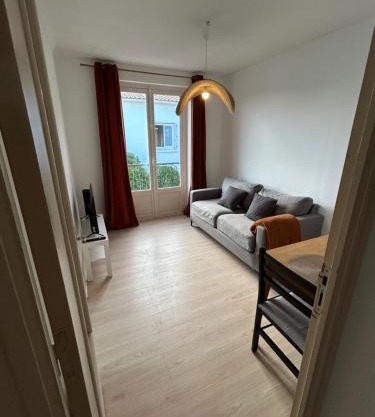 Jolie T2 rénové et décoré en plein centre de Canet plage
