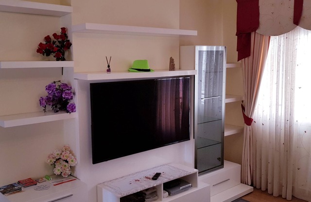 JON HOUSE WITH GARAGE AND WIFI 5 minutes from the metro