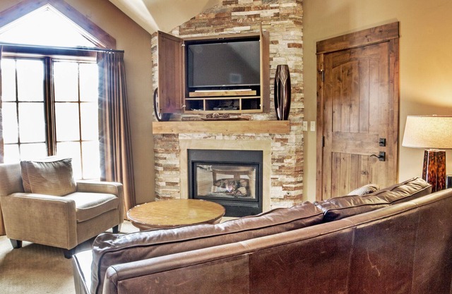 Journey's End Mountain Studio | Saltwater Hot Tub | Fitness Center