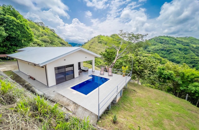 Journeys End- Stunning Views in Gated Community