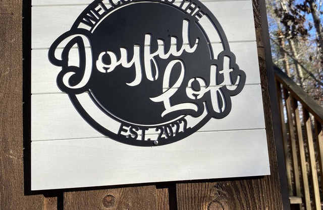 Joyful Loft! Newly renovated loft apartment! Close to Downtown and Universities!