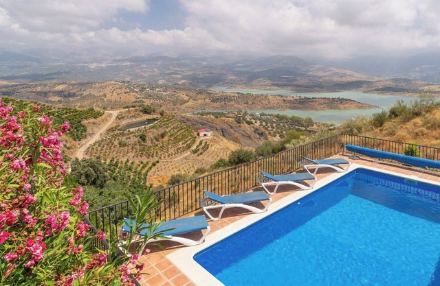 Juan Romanes Viñuela by Ruralidays