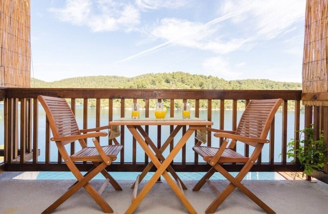 Jugo One Bedroom Apartment with Balcony and Sea View