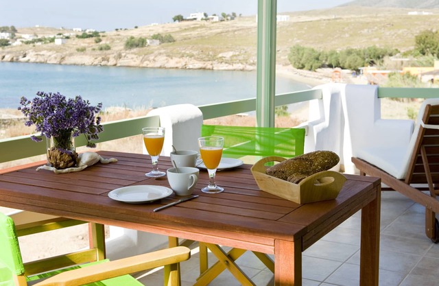 Julia's Beach Studio by the sea, with terrace and sea view.