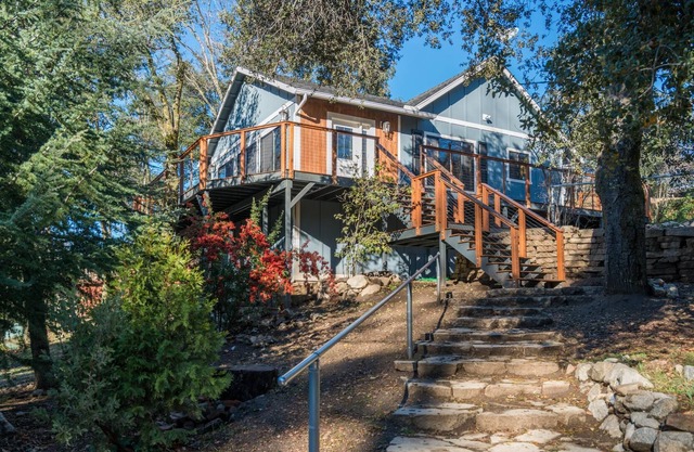 JULIAN MOUNTAIN COTTAGE a.k.a "THE TREEHOUSE"