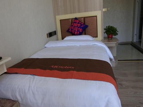 JUN Hotels Gansu Lanzhou Lanzhou New District Jing'er Road Asia-Pacific World Trade Center Square