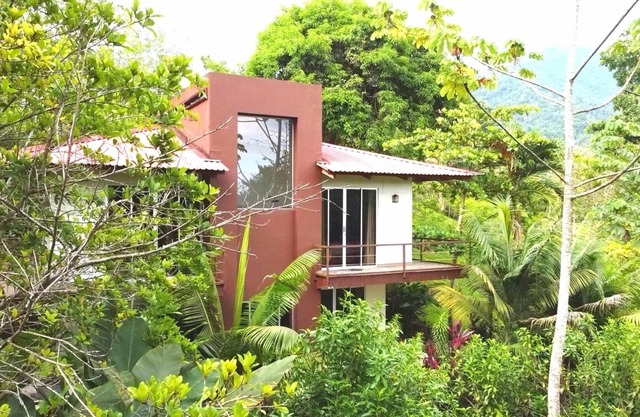 Jungle Mountain House with Private Pool and 3 Bedrooms near Manuel Antonio
