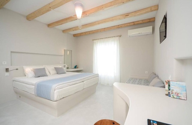 Junior Suite with Side Sea view