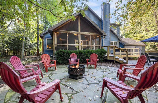 Juniper Presents: Blue Beech Cottage w/Hot Tub, Swim Spa, Firepit on 1.25 Acres