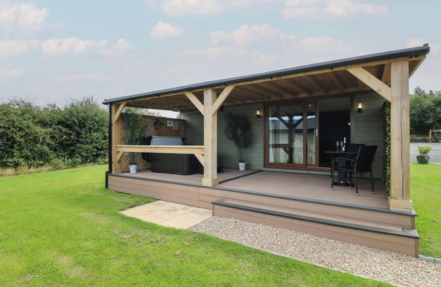 JUNIPER, romantic, luxury holiday cottage in Donisthorpe