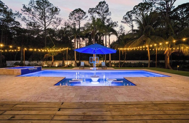 Jupiter Golf Oasis: Private Home with Pool & Spa