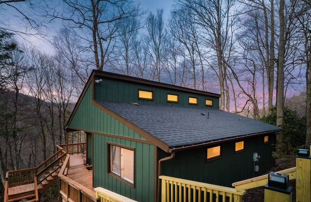 Just 15 minutes from Sugar Ski Mountain, Beech Mountain, and Boone!