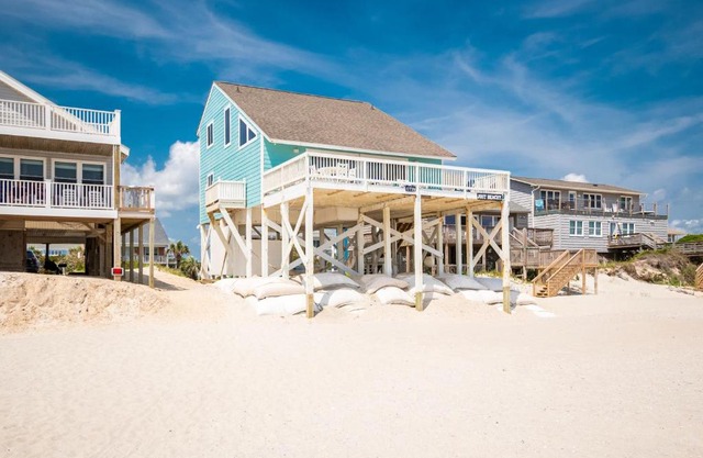 Just Beachy by Oak Island Accommodations