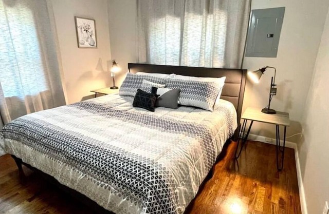 Just like HOME! Comfy KING bed, REMODELED! CLEAN!