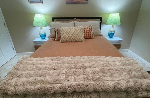 Just listed gorgeous renovated Villas West Condo