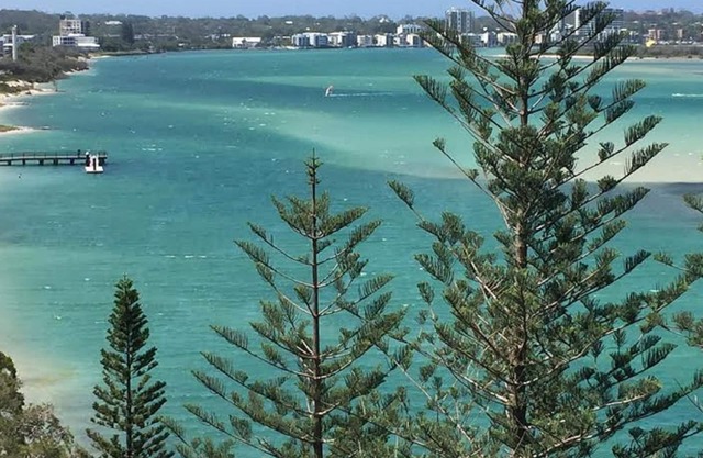 Just Perfect - ocean view escape with free Wi-Fi & Netflix