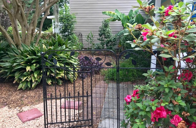 Just Renovated! Landscaped Cottage/Townhome 2BR/2BA, ONE MILE from beach