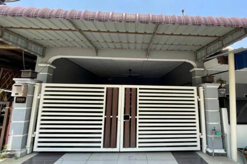 K & J Homestay — Seremban Jaya 7