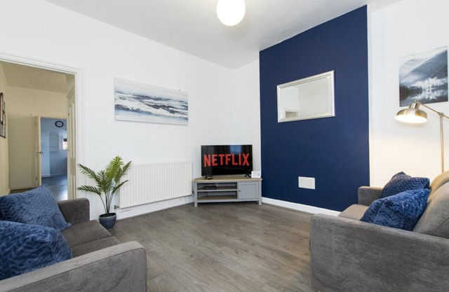 K Suites - Cozy 2 bed House w/free parking