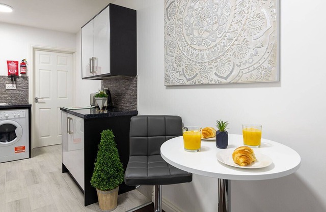 K Suites - Lovely 1 -Bedroom Central Property