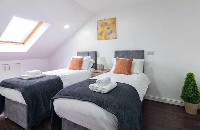 K Suites - Modern Central 2 bed Flat w/Free WIFI