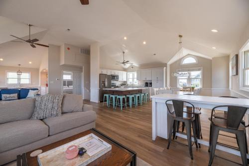 K1143 Sunrise Dream - Oceanfront, Nags Head, Pool, Hot Tub, Sauna, Theater, Pet Friendly!