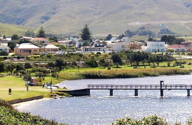 KABELJOU 1 : 2 bedr/2 bathr, BBQ. Panoramic view. Near beach + shopping center.