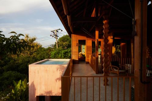 Kado Kubu - Boutique 2BR Pink Villa & Sky Pool with Ocean Views in Uluwatu