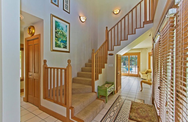 Kahala Estate Upscale Cottage, tennis court, 100 Ft to Beach, great location