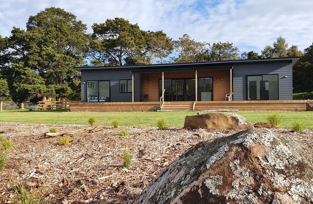 Kai Iwi lakes 12km Dargaville 28 km nFarm House sleeps 6 adults 2 children
