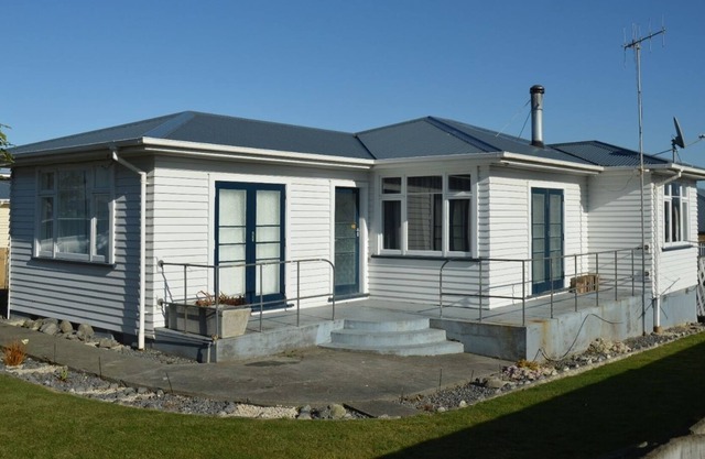 Kaik's Cottage - 2 Bedroom, 1 Bathroom (Sleeps up to 6)