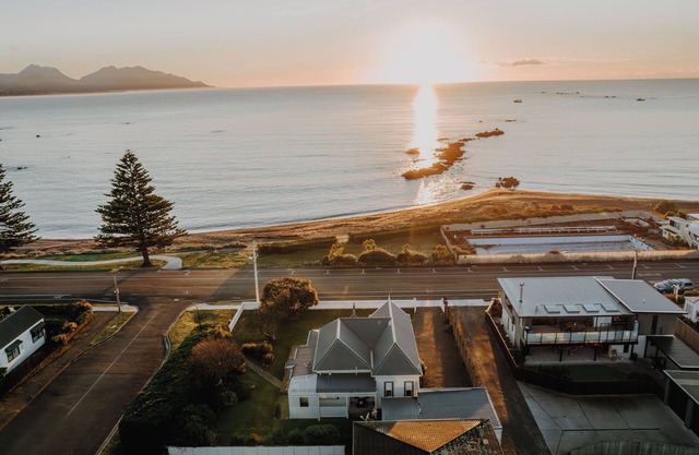 Kaikoura Beachfront Villa - KK87184