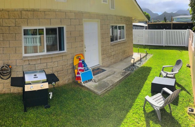 Kailua, duplex home, office, yard, carport, BBQ, 15 min walk to beach.