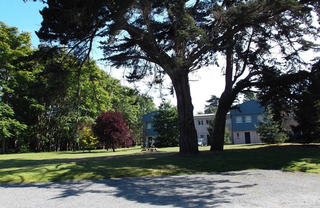 Kairon plage Baie Mont st Michel gite in wooded grounds 500m from the beach