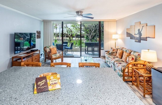 Kalanikai 118 – Highly Walkable!
