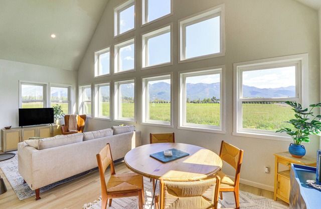 Kalispell Mountain Getaway w/Hot Tub & Fire Pit!