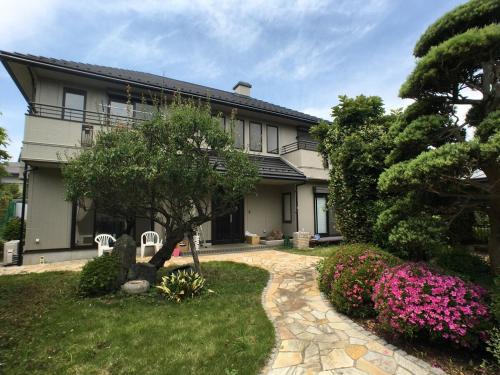 Kamakura Guest House 3 Bedrooms, Sleeps 10
