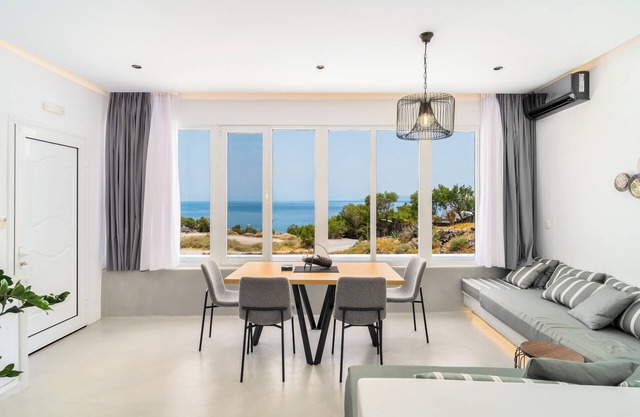 Kamara Sea View Villa & Jacuzzi