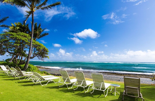 Kapaa Shore Resort A106, Oceanfront, King Bed, Ground Floor, Comp Wifi