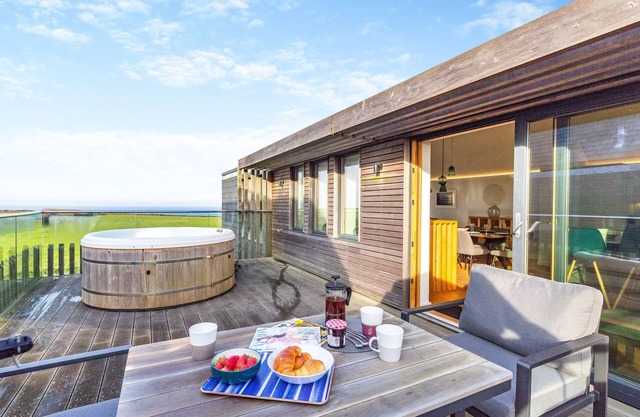 Karn Havos - Three Bedroom House, Sleeps 6