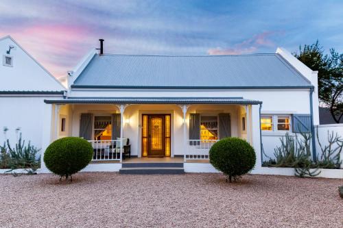 Karoo Masterclass House and Karoo Masterclass Cottage - Accommodation Prince Albert