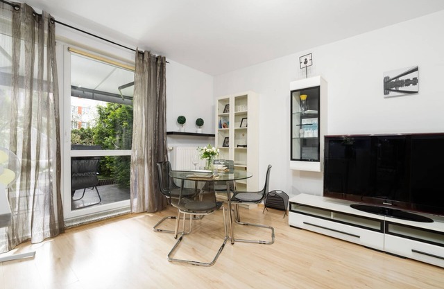 Karpia 17 | Sunny Apartment | Parking