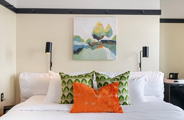 Kasa | Comfy Studio, Nearby Bakery Square | The Maverick