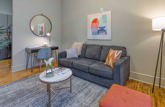 Kasa | King-Bed Open Loft Above Mast General Store | Columbia