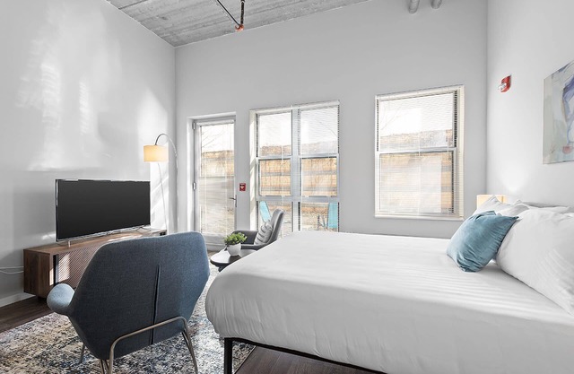 Kasa | Studio, Marina in SouthSide | Pittsburgh