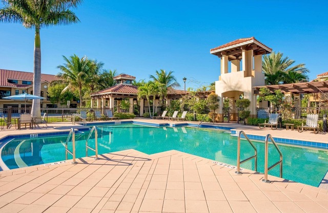 Kasa | Stylish 1 BD + Near Golf Courses | Delray Beach