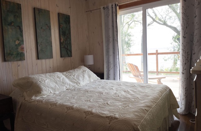 Kat's Cradle Cottage in Prince Edward County. Waterfront on the Reach!