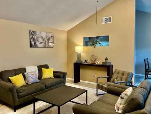 Katy Hideaway - Charming 3 BDR