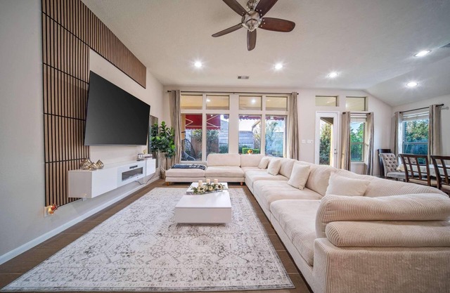 Katy Luxury Home/Oasis Backyard with pool