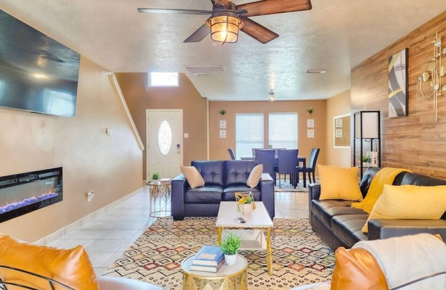 Katy Oasis w/Game Room